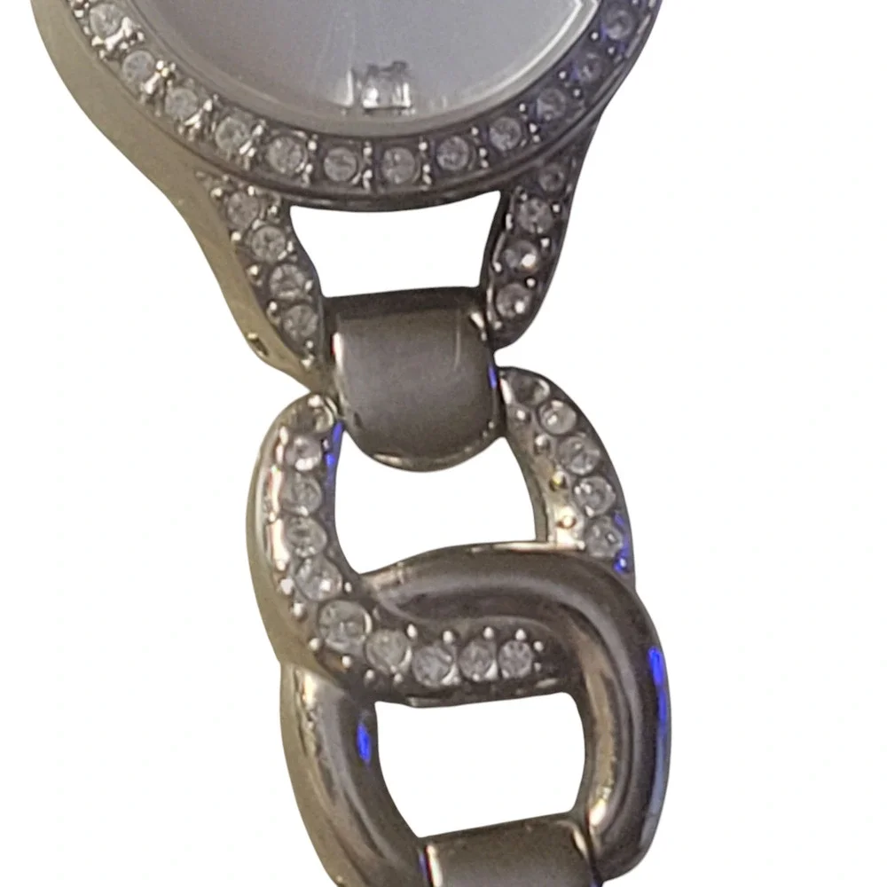 Guess Ladies Watch Elegant Dressy New‎ Battery Rhinestone accents 7 inch band